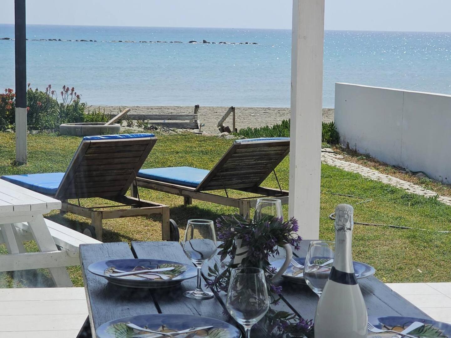 Ammos Beachfront Villa Paradise Larnaca Buitenkant foto