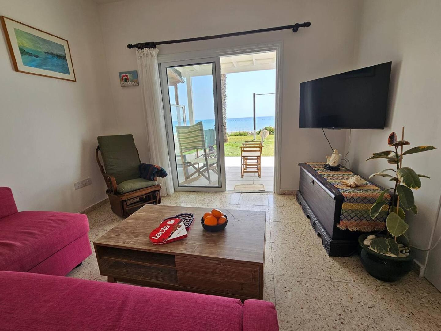 Ammos Beachfront Villa Paradise Larnaca Buitenkant foto