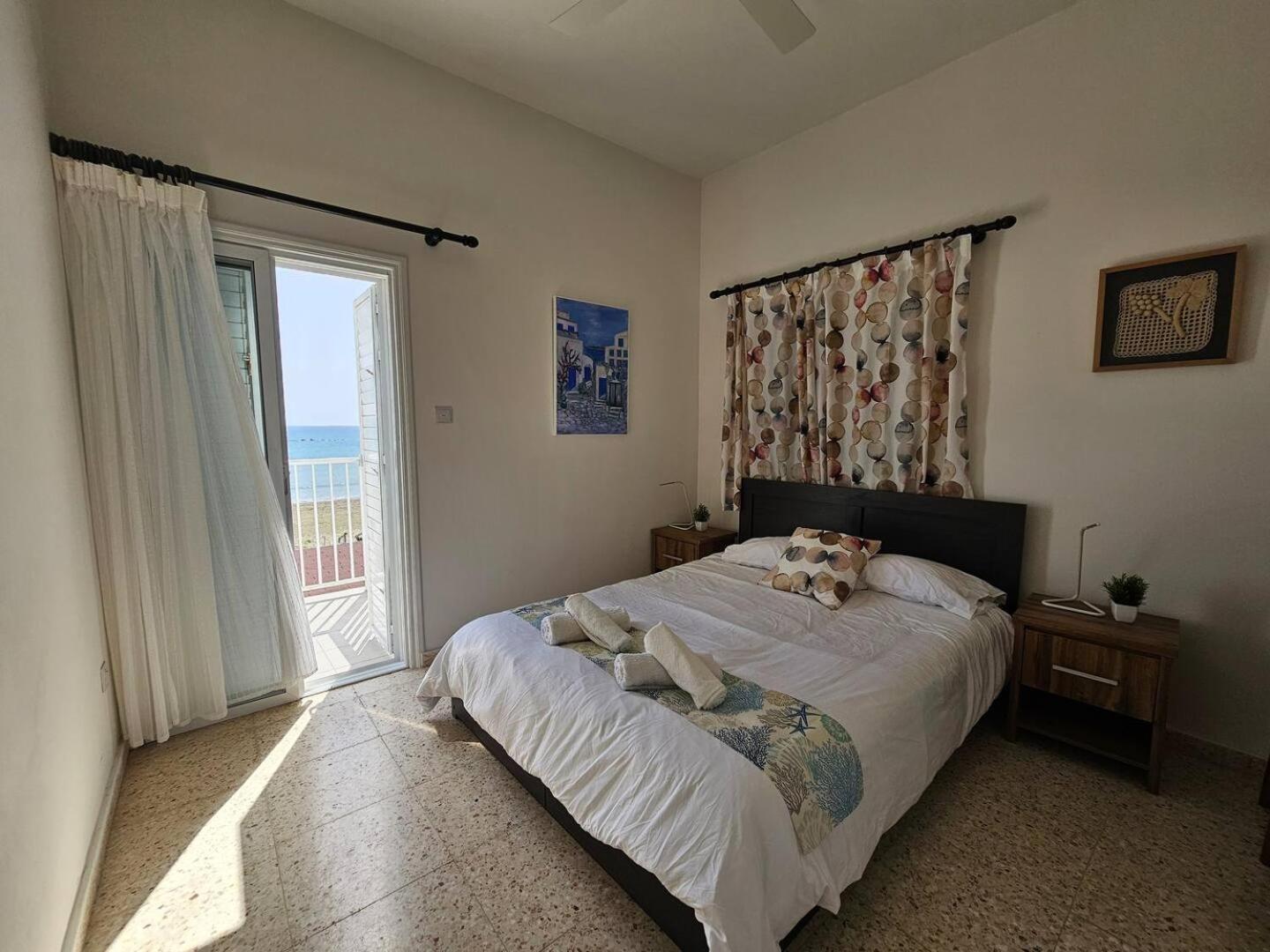 Ammos Beachfront Villa Paradise Larnaca Buitenkant foto