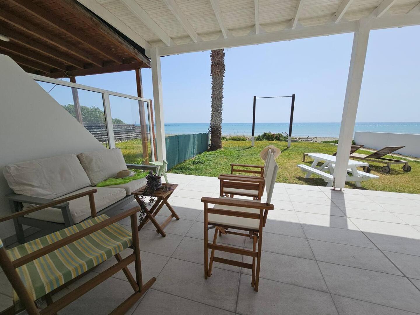 Ammos Beachfront Villa Paradise Larnaca Buitenkant foto