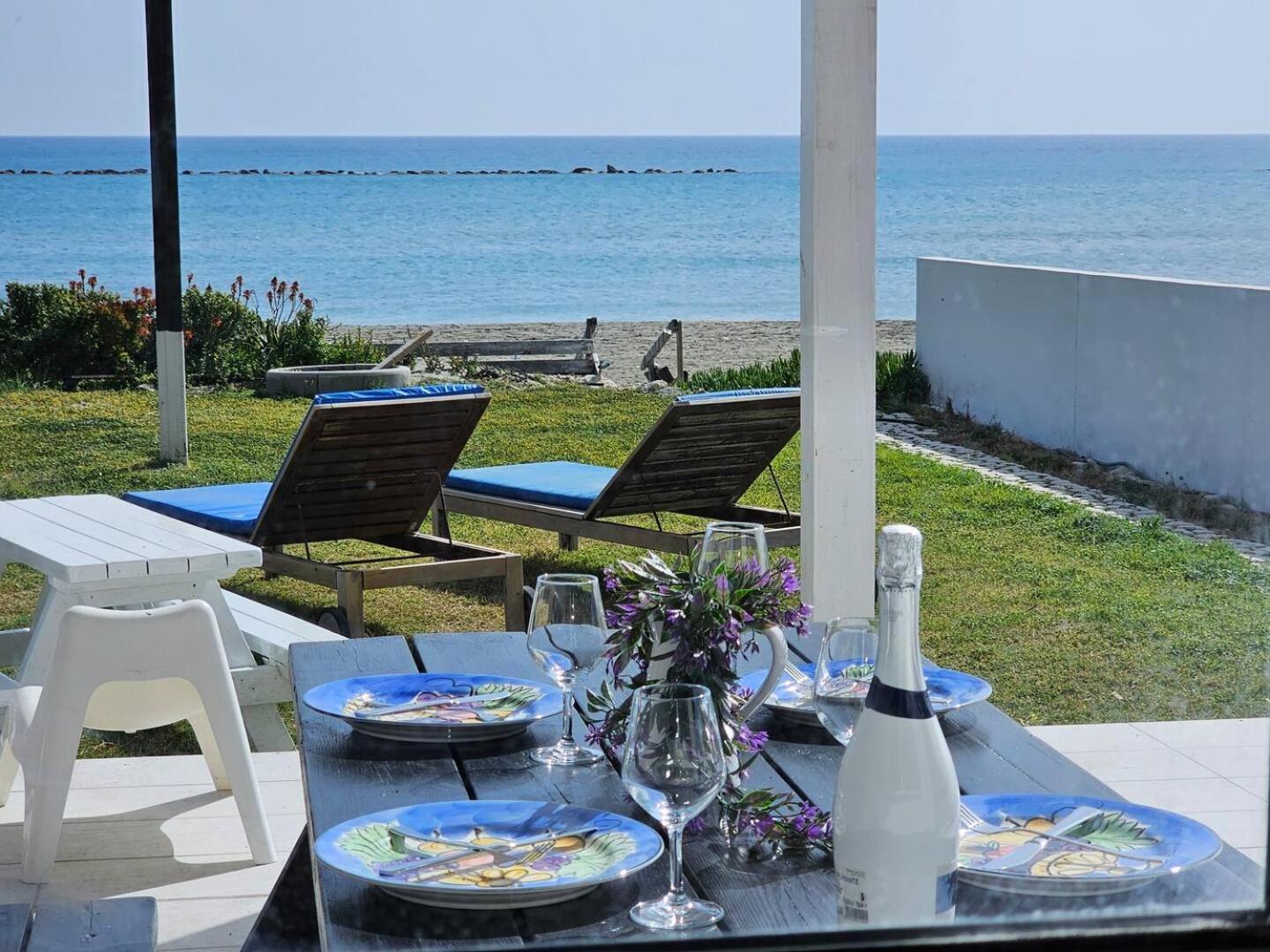 Ammos Beachfront Villa Paradise Larnaca Buitenkant foto