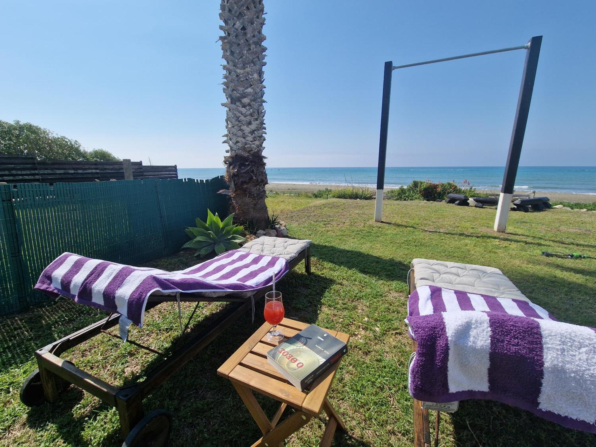 Ammos Beachfront Villa Paradise Larnaca Buitenkant foto