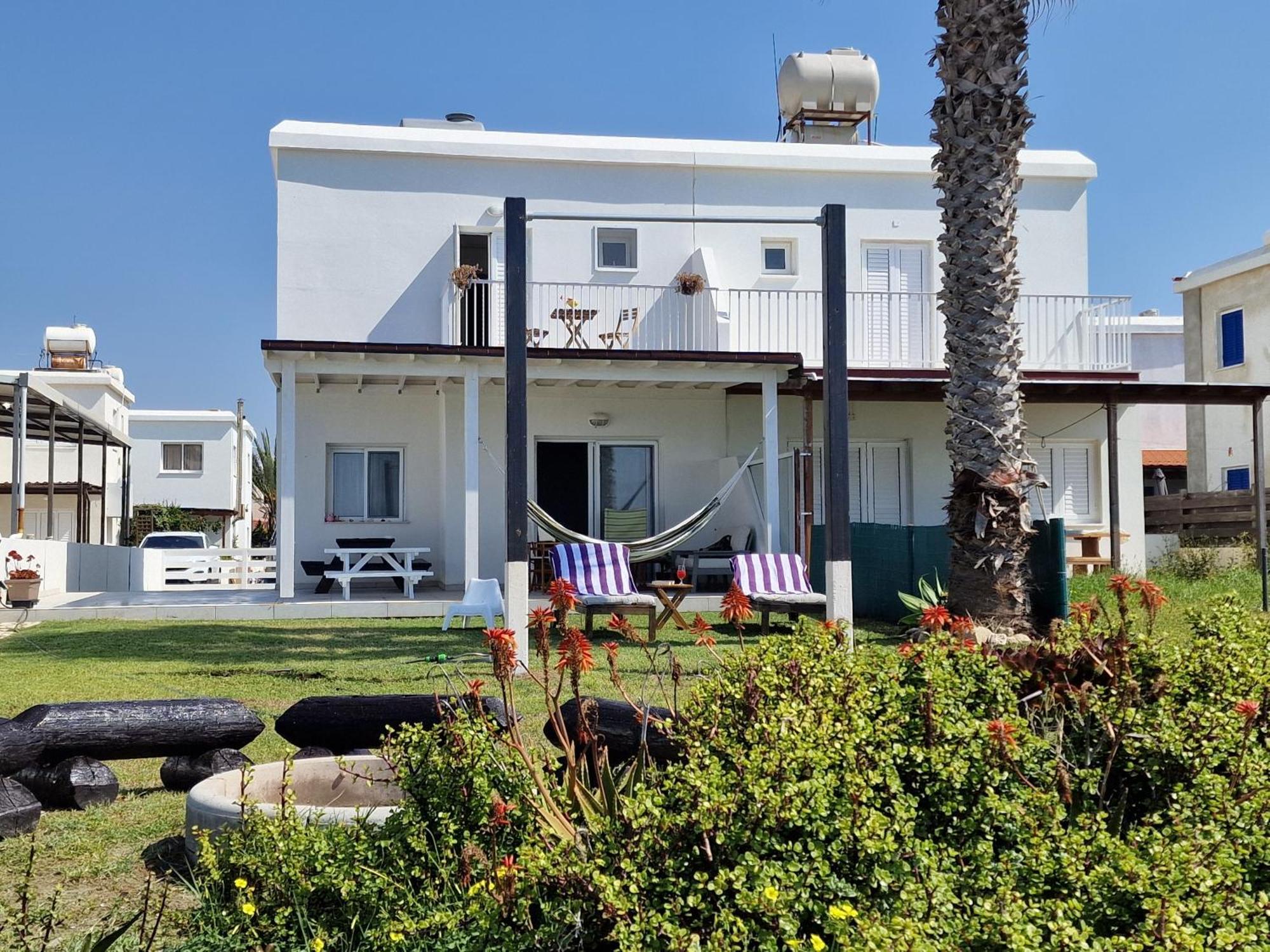 Ammos Beachfront Villa Paradise Larnaca Buitenkant foto