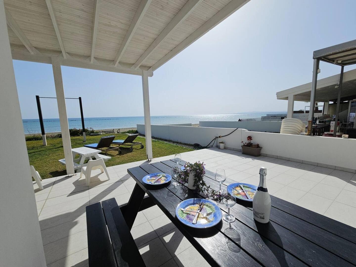 Ammos Beachfront Villa Paradise Larnaca Buitenkant foto