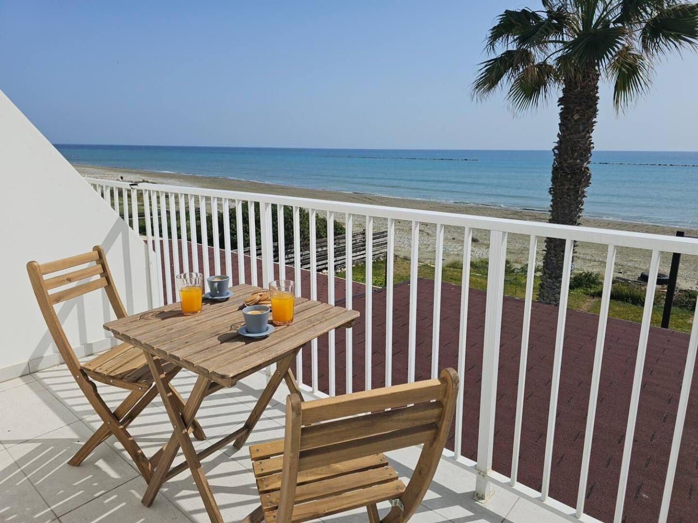 Ammos Beachfront Villa Paradise Larnaca Buitenkant foto