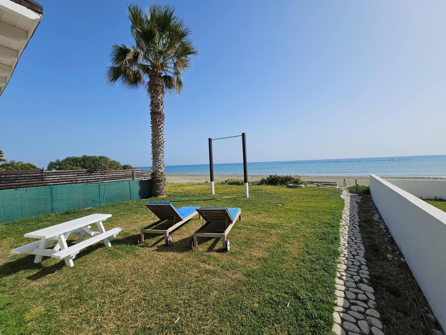 Ammos Beachfront Villa Paradise Larnaca Buitenkant foto
